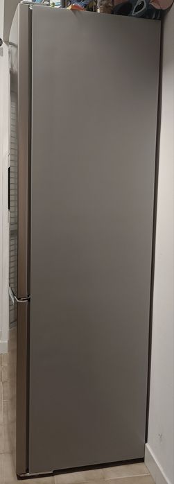 Frigorífico com dispensador de água