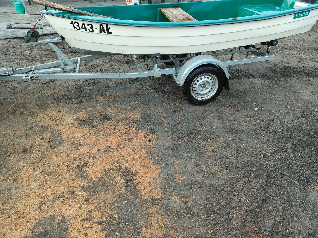 łódka łódź na ryby wędkarska z przyczepka