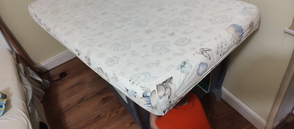 Materac do łóżeczka, gruby, porządny + prześcieradło