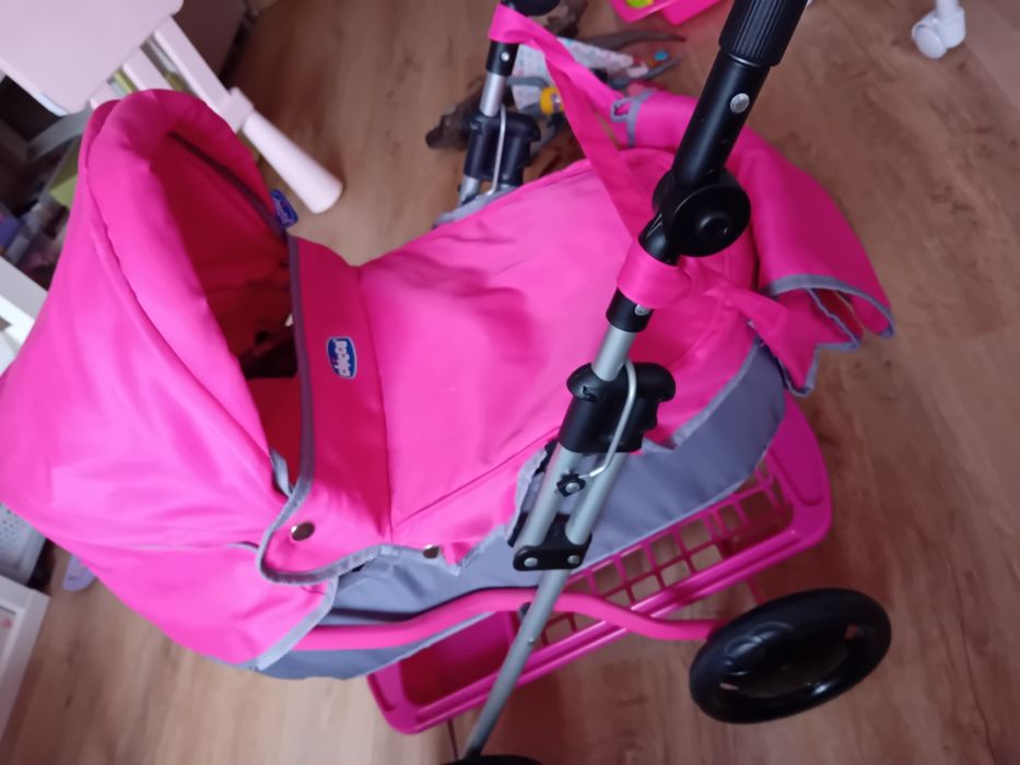 Wozek dla lalek głęboki Chicco różowo szary z torebką i koszykiem