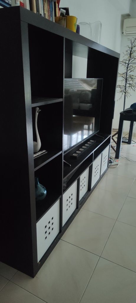 Móvel de sala com com caixas extra