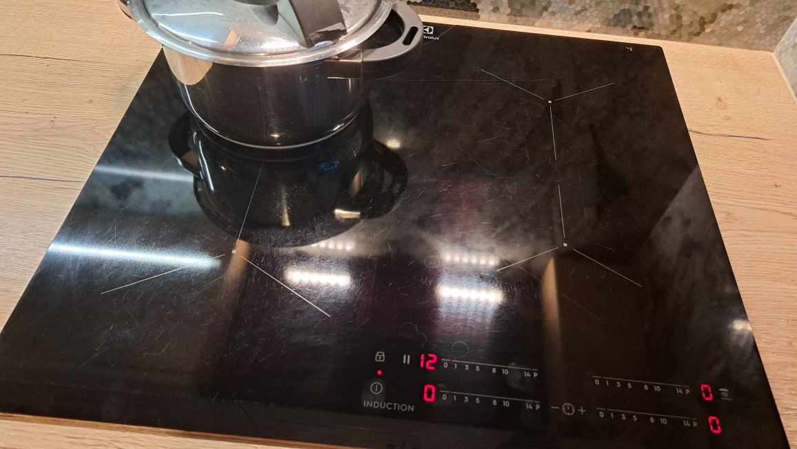 Plyta indukcyjna electrolux CIT61443 uszkodzona, działająca