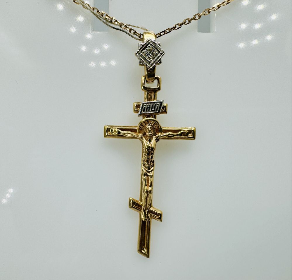 Золотой крест с бриллиантом