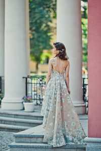 Неймовірно красива сукня