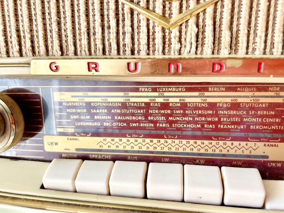 Радиоприемник Grundig.