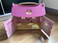 Drewniany domek dla lalek dla dziewczynki