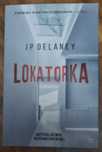 J.P Delaney, Lokatorka
