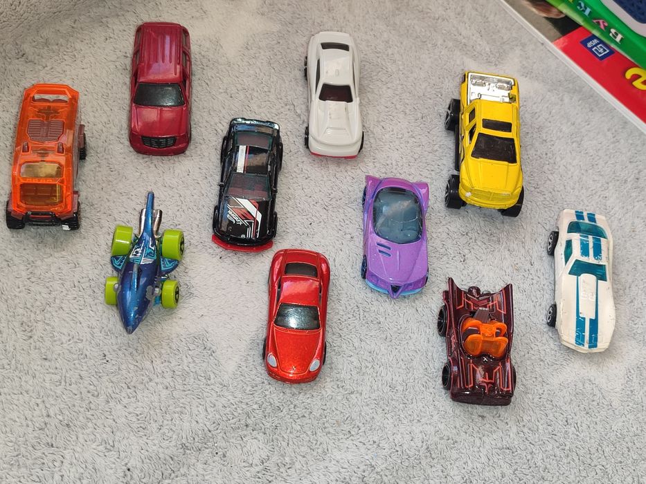 Rysoraki, samochodziki Hotwheels