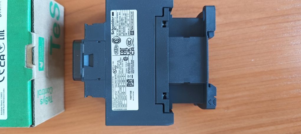 Stycznik mocy 40A LC1DT40F7 AC-1 110v 4P  Schneider Nowy