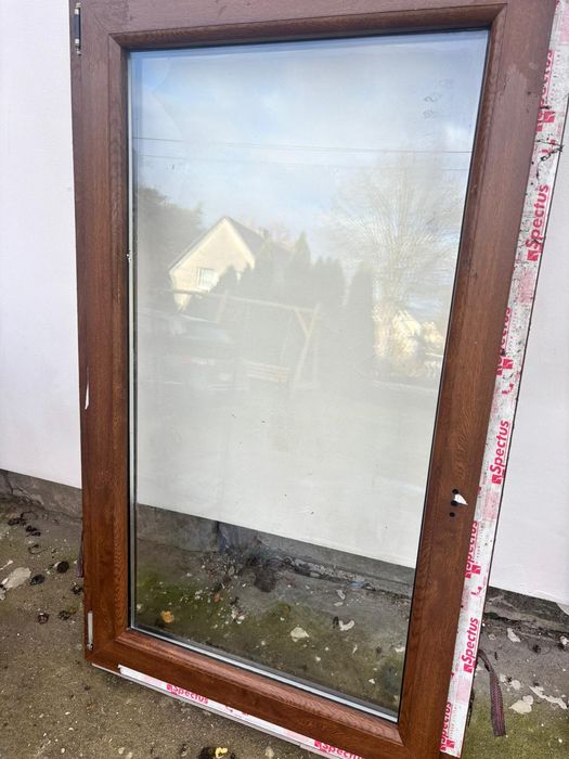 Sprzedam okno brązowe