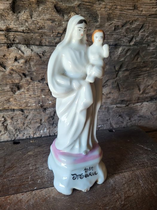 Porcelanowa Maryja Matka Boska