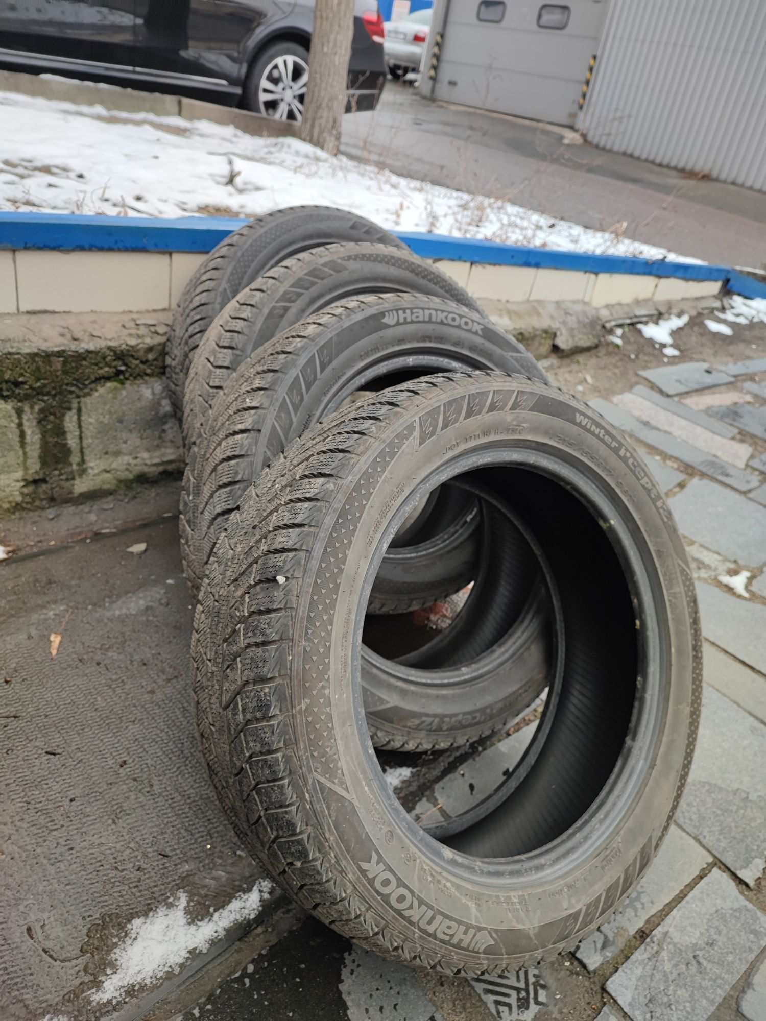 Комплект зимової резини а ідеальному стані Hankook 215/55/R17 98Т