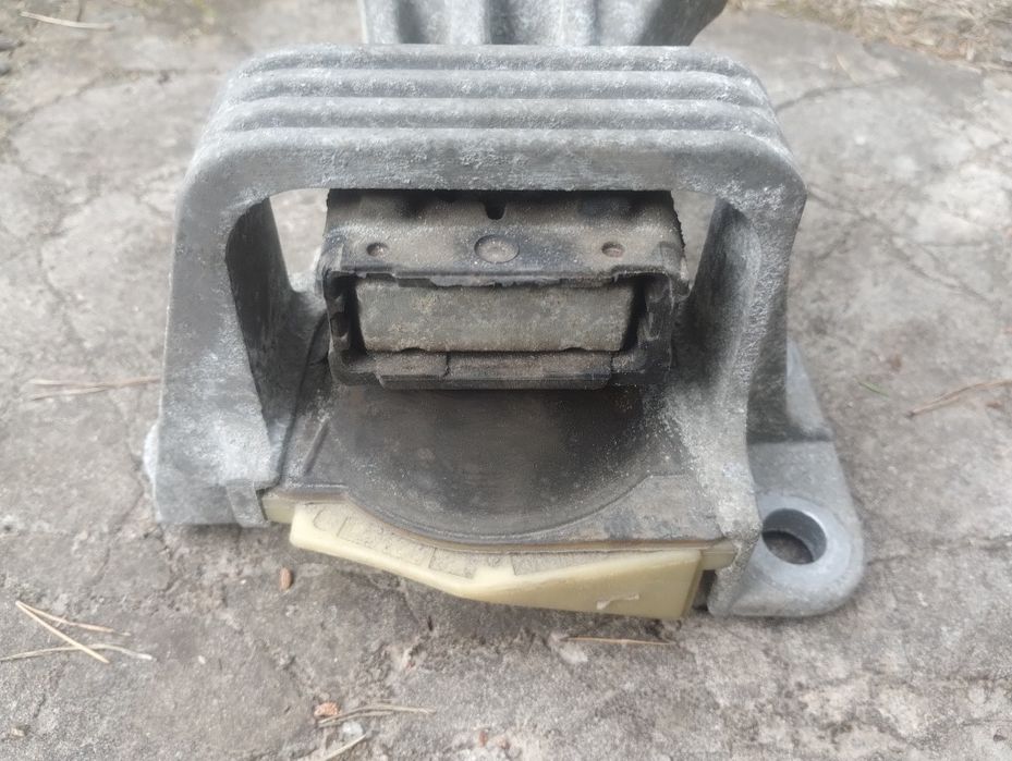 Подушка двигателя Рено Меган 3 112100020R гідроопора