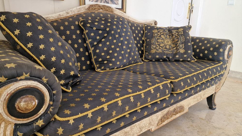 Sofa antigo. Muito original.