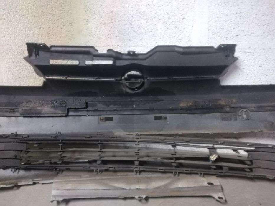 Vendo Para-choque de frente Opel corsa B ano 2000 /02