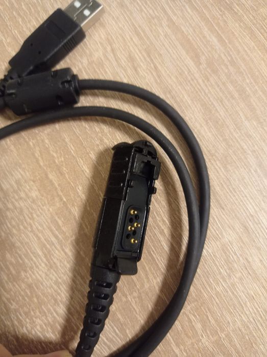 Два кабелі motorola dp2400 і dp4400
