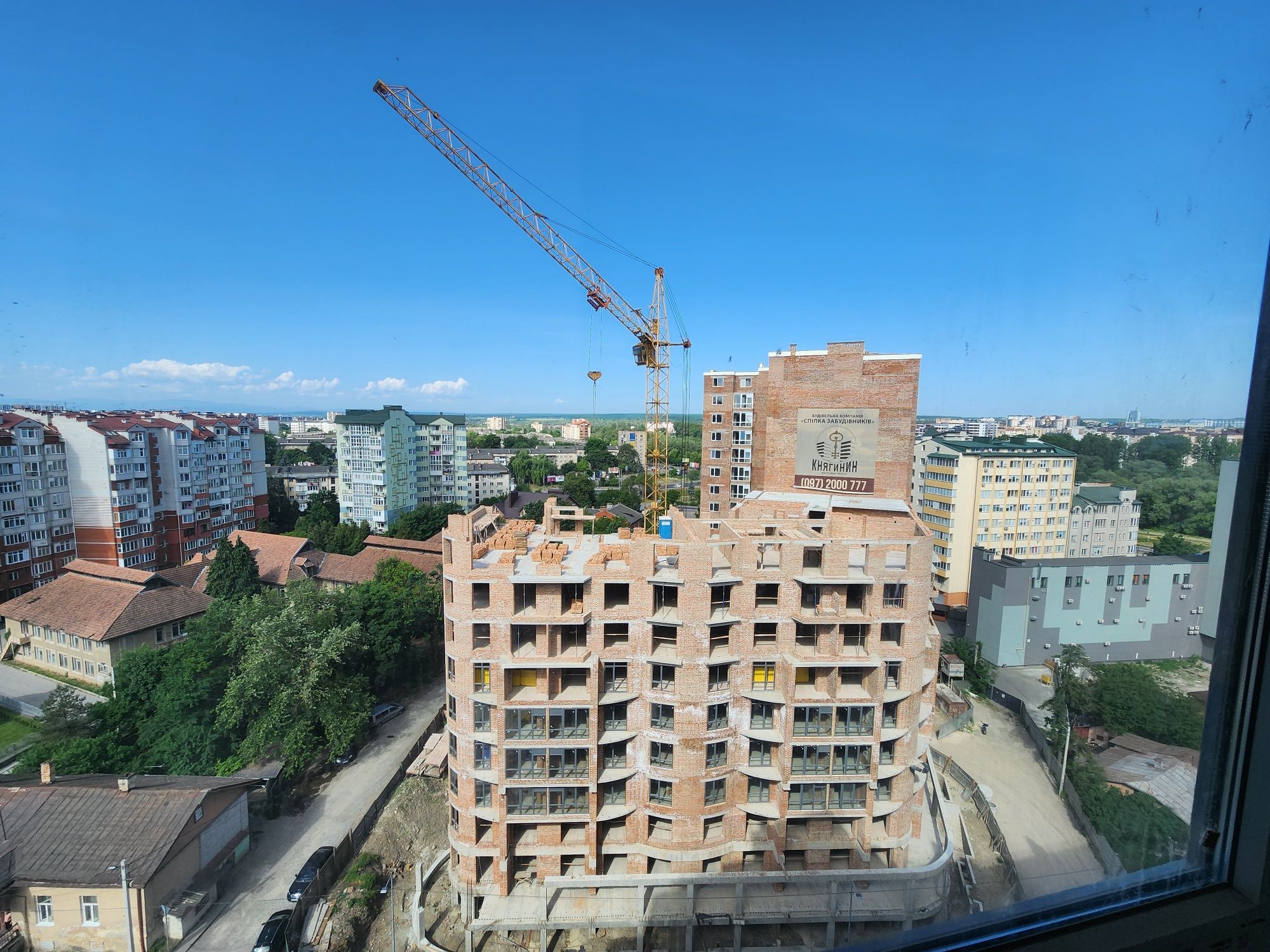 Продам 2 кімнату в зданому будинку квартиру 75м2