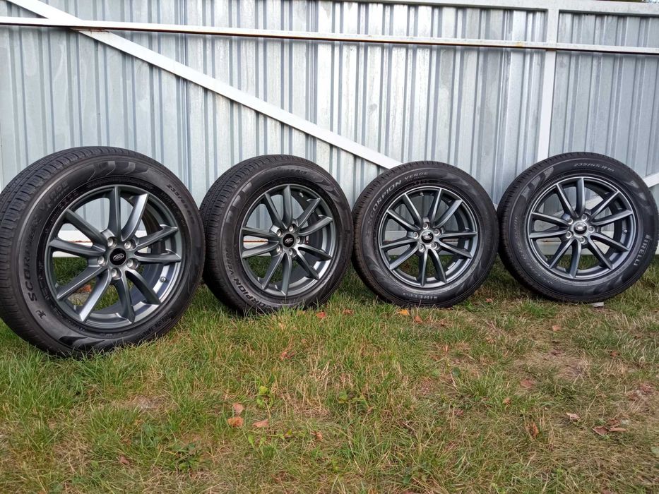 Koła Land Range Rover 19cali opony wielosezonowe Pirelli 235/65R19