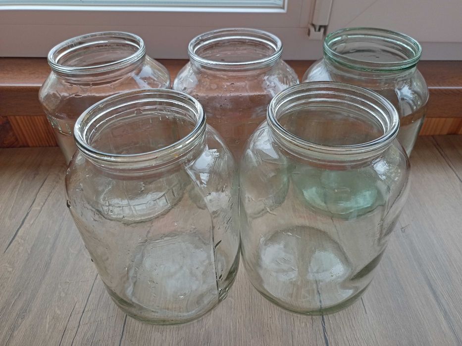Банки скляні 1,5л під звичайну кришку. Пересилаю.