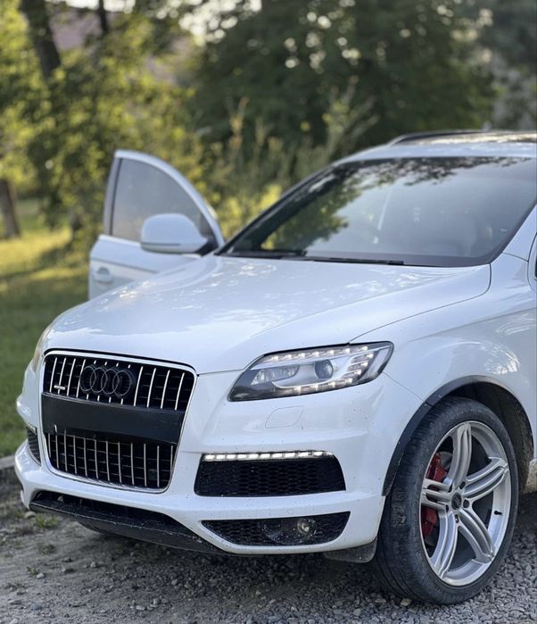 Audi Q7 3.0D S line на пневме на полному ходу