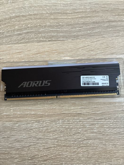 Sprzedam pamięc ram DDR4 8gb rgb