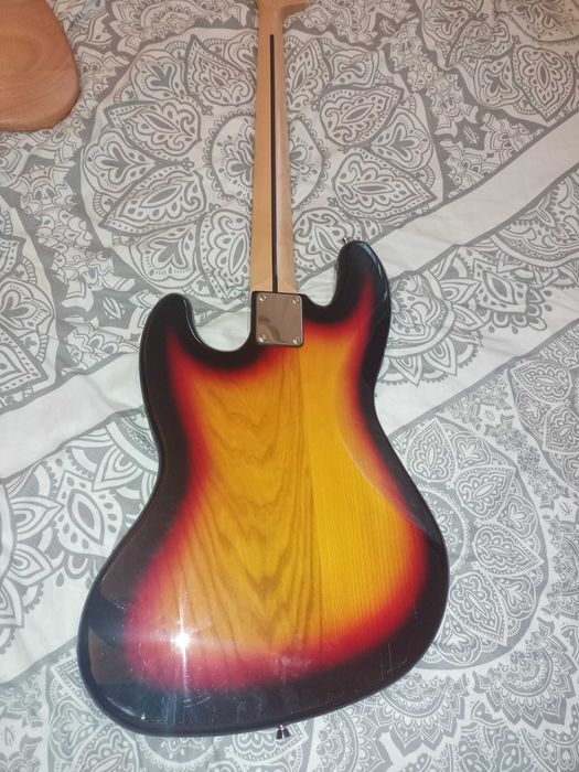 Harley Benton JB-40FL 3-Tone Sunburst(Gitara Basowa bezprogrowa)