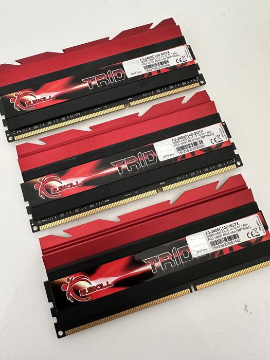 Sprzedam pamięć RAM DDR 2400 3x kości każda po4 gb
