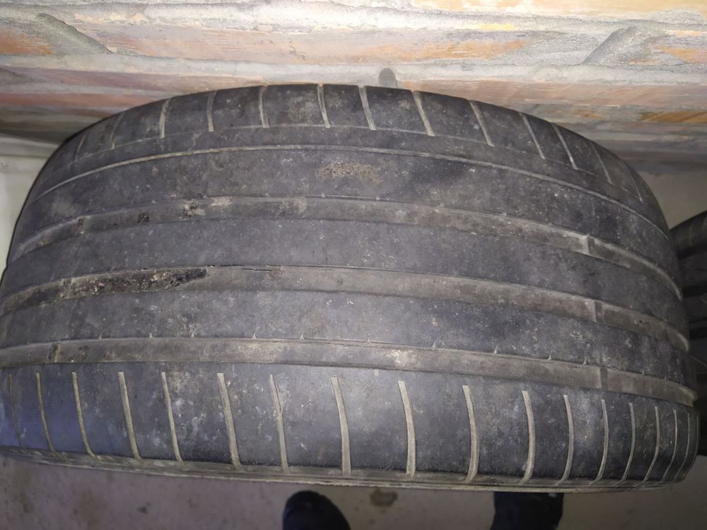 Продам б/у шини 235/40 R18 (літні)