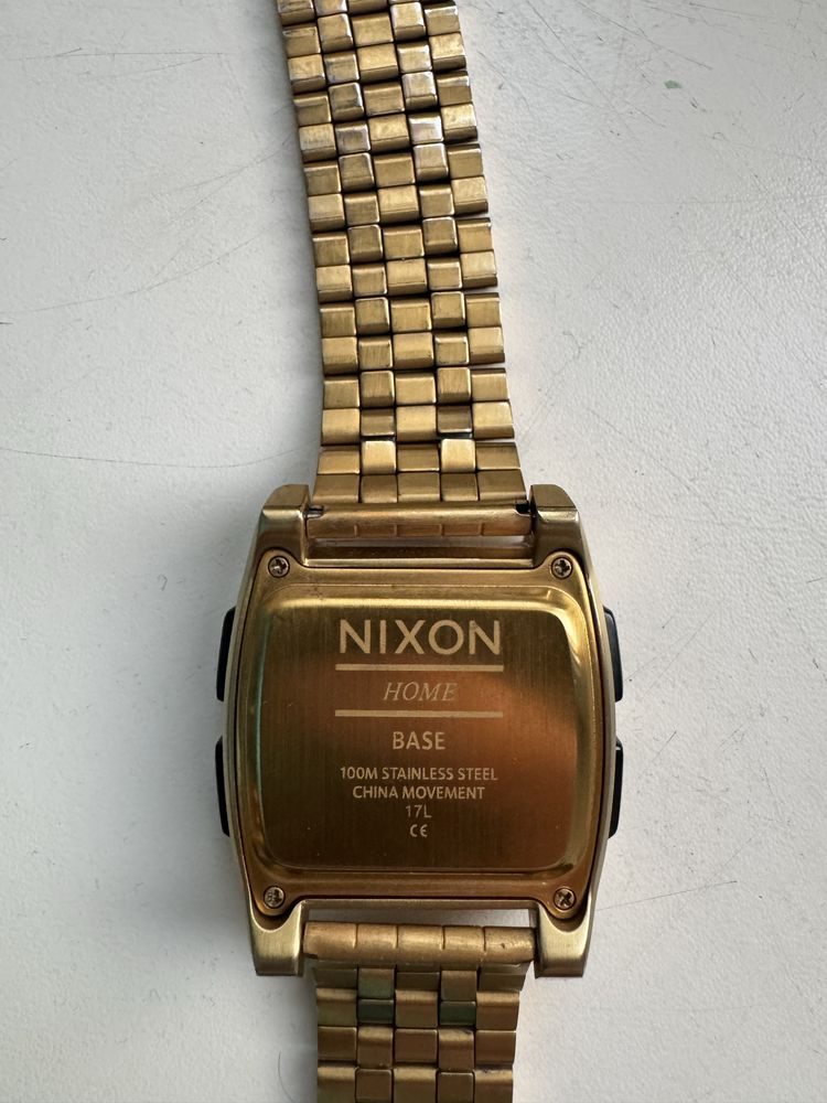 Годинник nixon home base