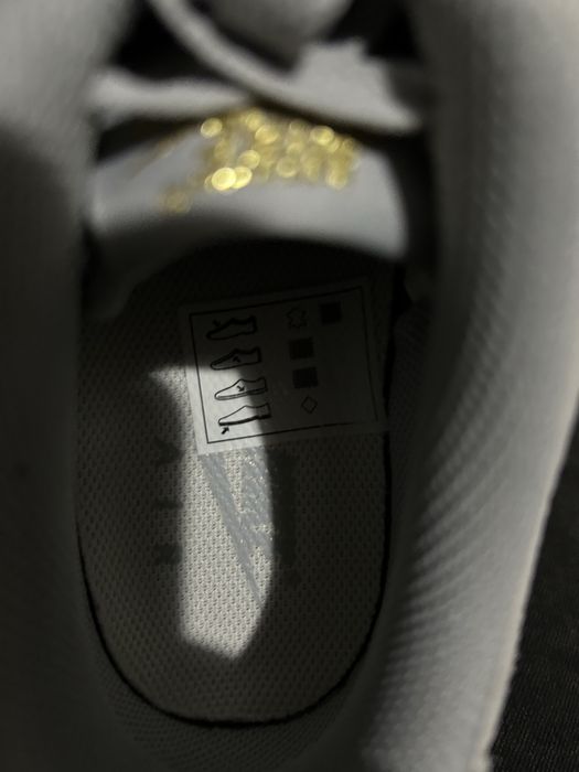 Nike Air Force 1 usados apenas uma vez