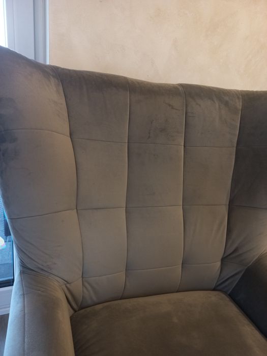 Szary fotel uszak welur CASEY Black red White