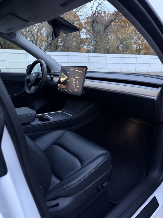 Tesla model Y 2021