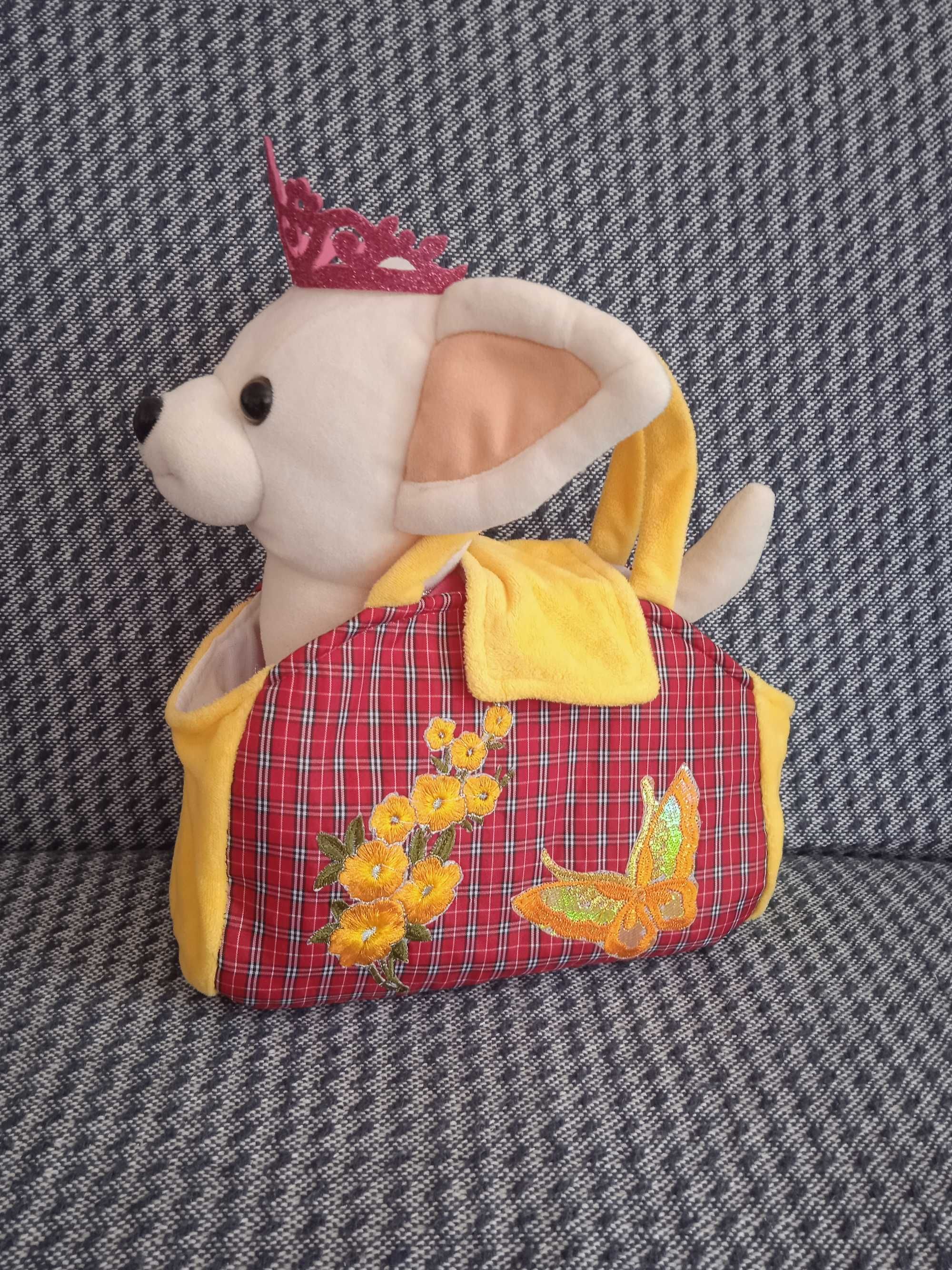 Собачка  Сhi Chi love в сумочке.