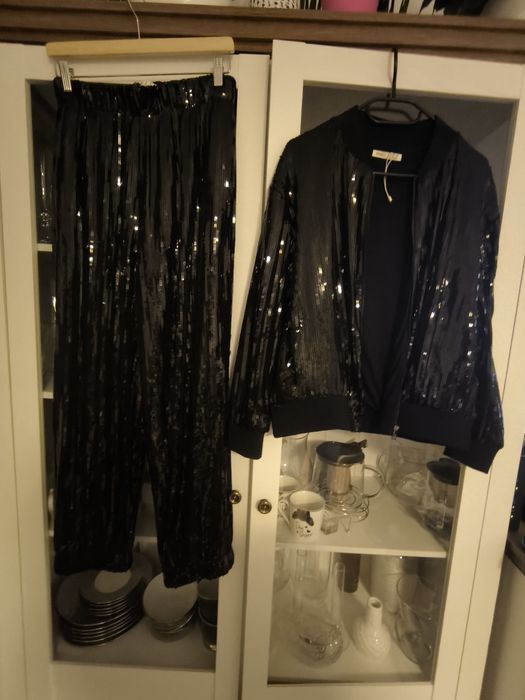 Zestaw cekinowy spodnie i bluza OYSHO
