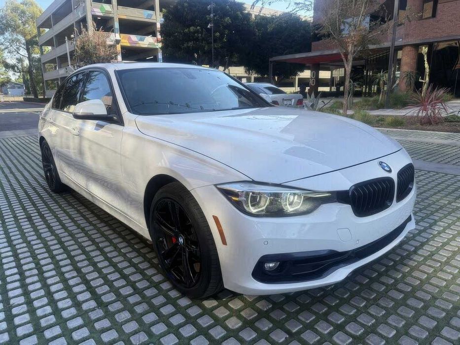 BMW 3 Series 330i      2019