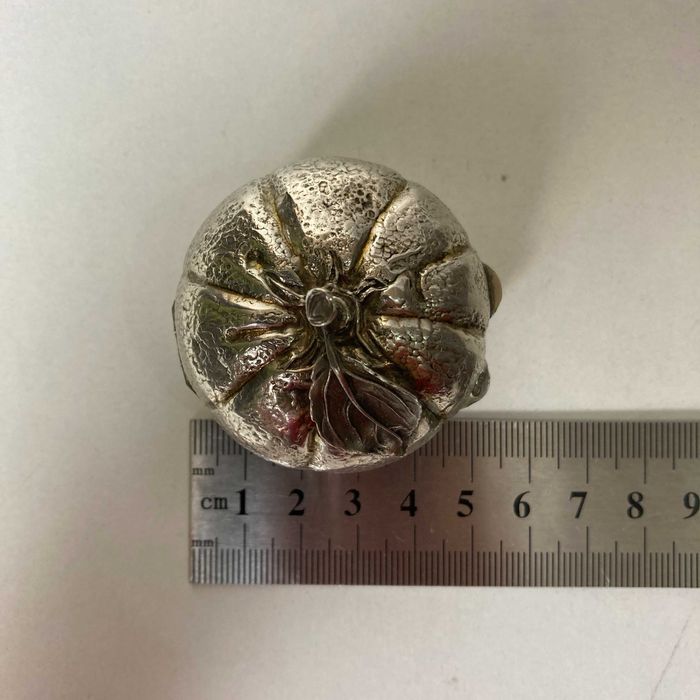 Caixa de Rapé antiga em Prata 800 formato de abobora