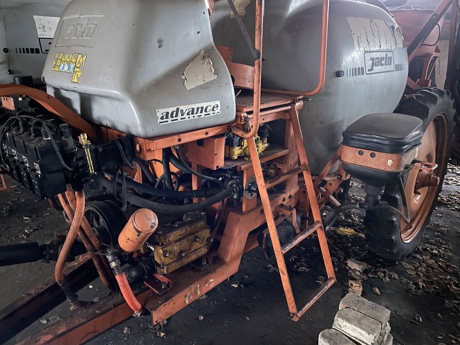 Причепний Оприскувач джакту Jacto  2к/18