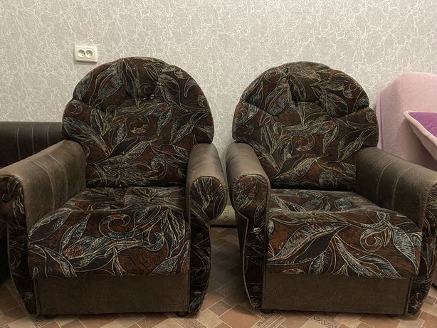 Мягкие кресла в гостинную