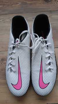 Buty piłkarskie Nike Phantom 42