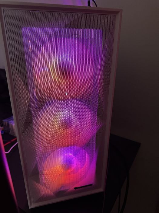 Komputer MAD DOG  R7-7800X3D 32GB ITB RTX4070Ti Super na gwarancji