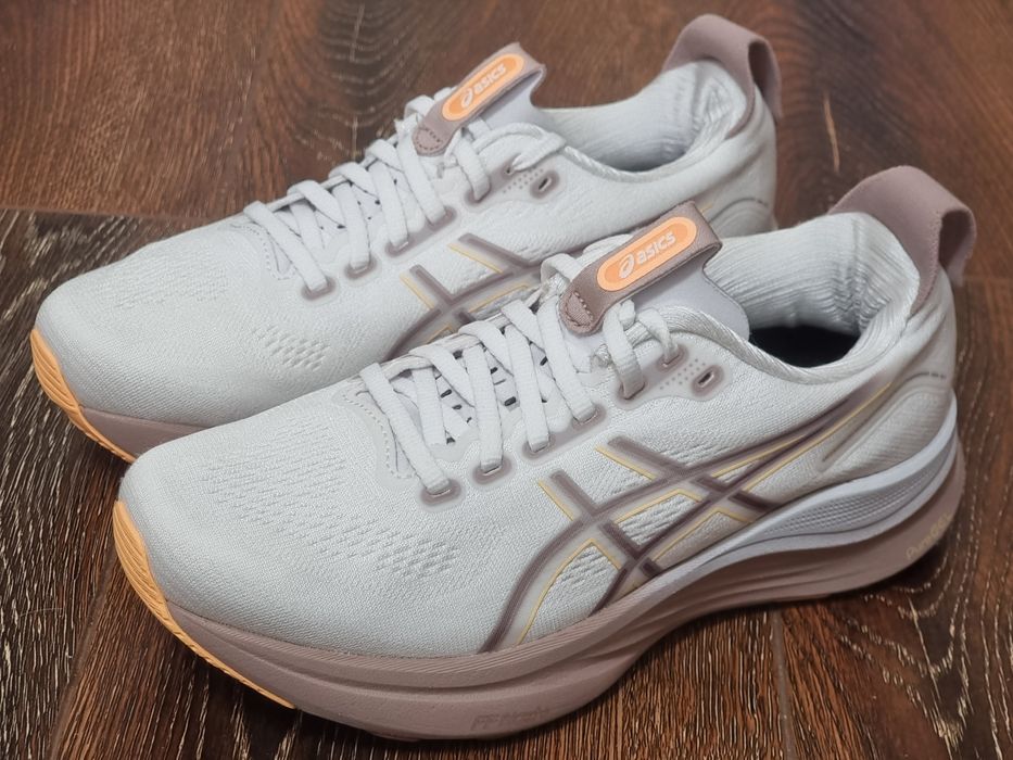 Оригінал 100%  жіночі кросівки asics gel kayano 32 euro 37.5