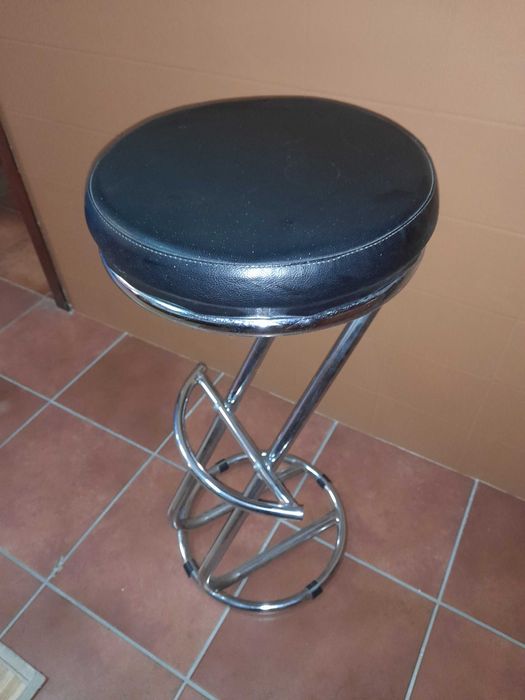 Banco de balcão alto
