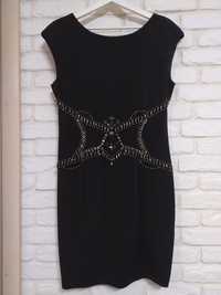 Sukienka czarna ze zdobieniem