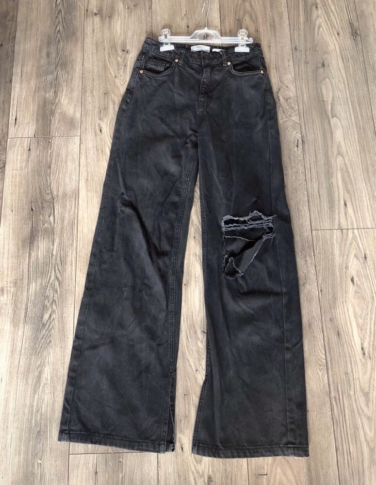 Czarne spodnie jeansowe z wycięciem o kroju wide leg | Bershka | XS