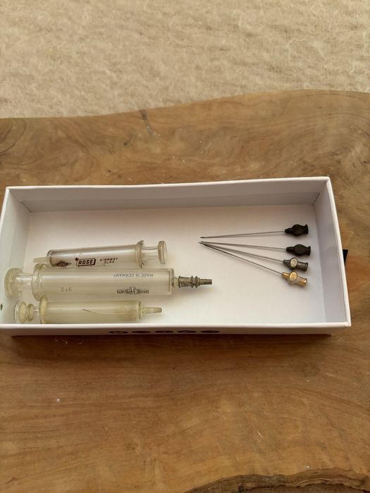 3 Seringas antigas vidro e agulhas