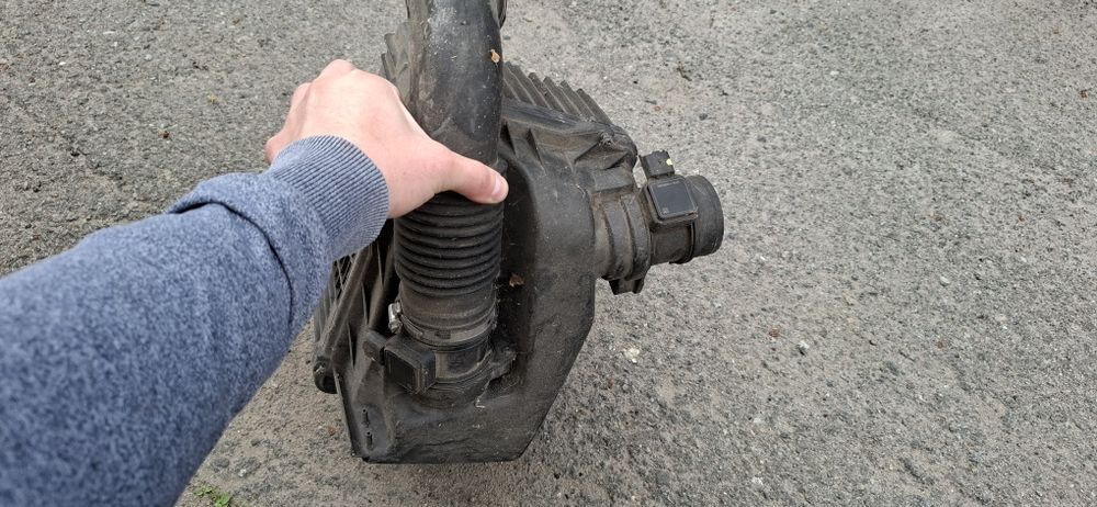 Корпус воздушного  фильтра  расходомер воздуха siemens vdo 5wk9 7001 2