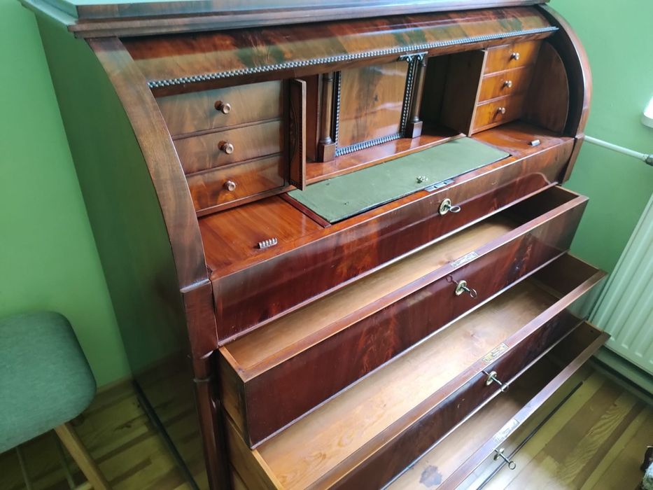 Antyczny sekretarzyk