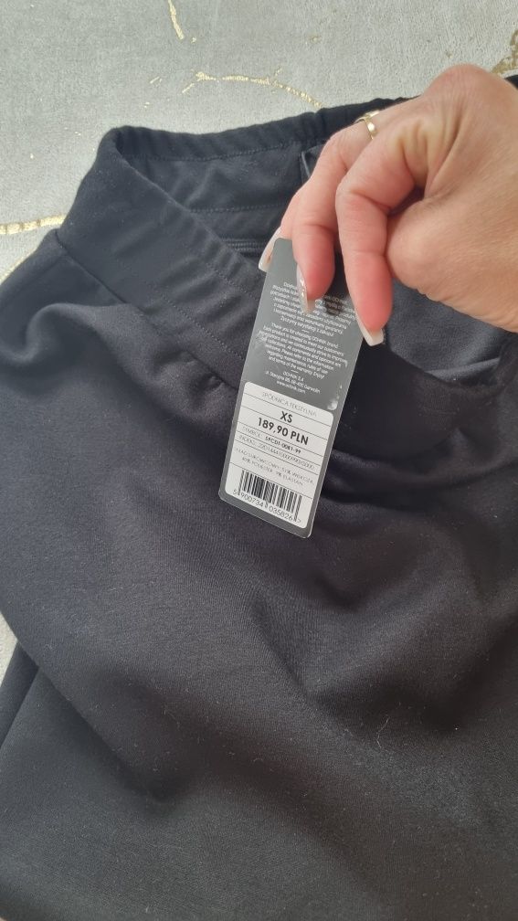 Spódnica xs za kolana firmy Ochnik