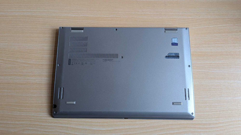 Сріблястий трансформер Lenovo ThinkPad X1 Yoga 3th на i7 з LTE-модемом