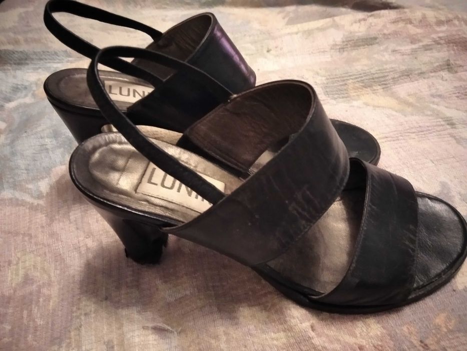 Sandália em pele genuína